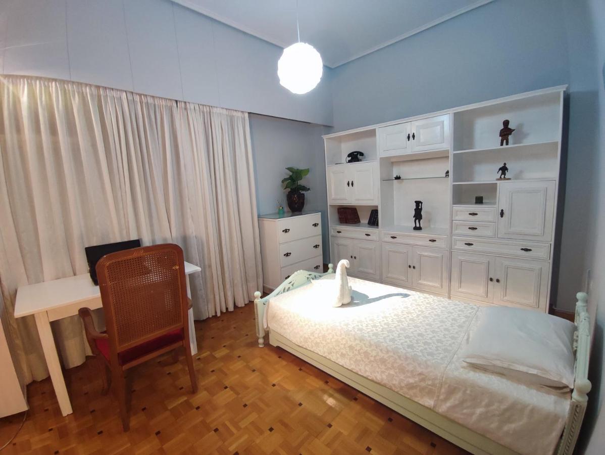 Charm & Comfort Near Petralona Station Apartment Athen