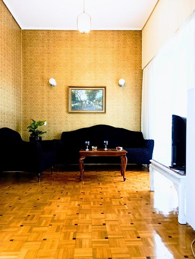 Charm & Comfort Near Petralona Station Apartment Athen